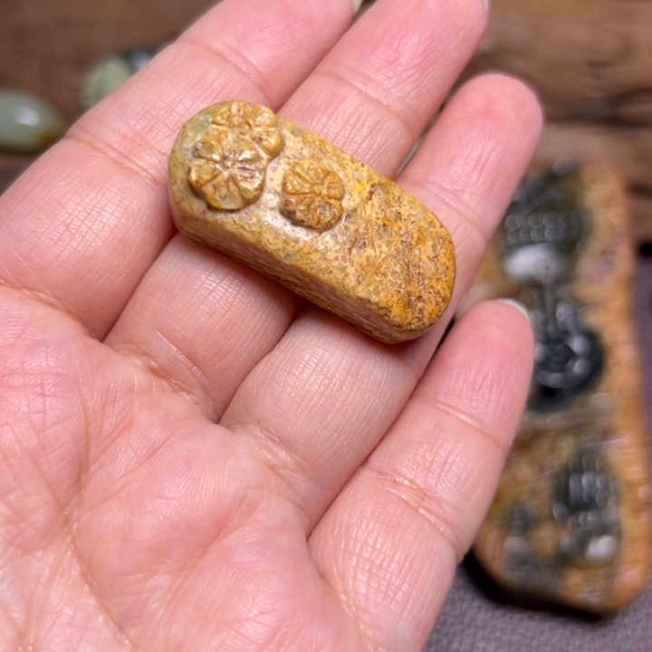 W***W岫岩河磨玉（透闪石质玉）未镶嵌颈饰