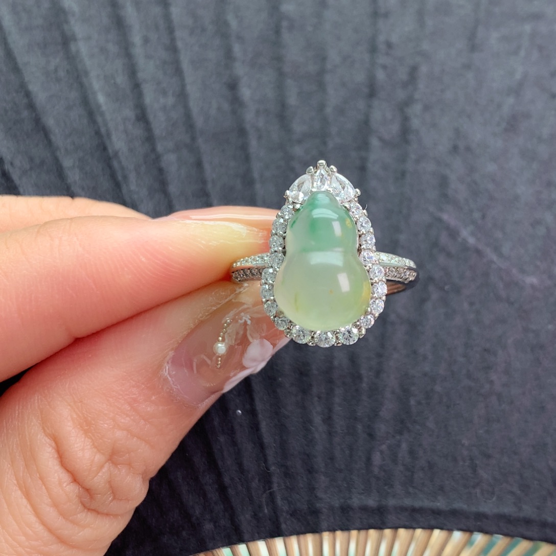 淡***然石英质玉（非洲翠）银S925镀金镶嵌戒指