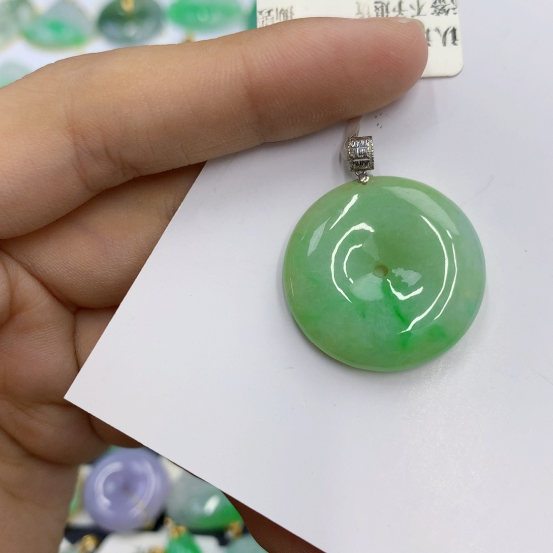 翡翠18K金镶嵌颈饰翡翠