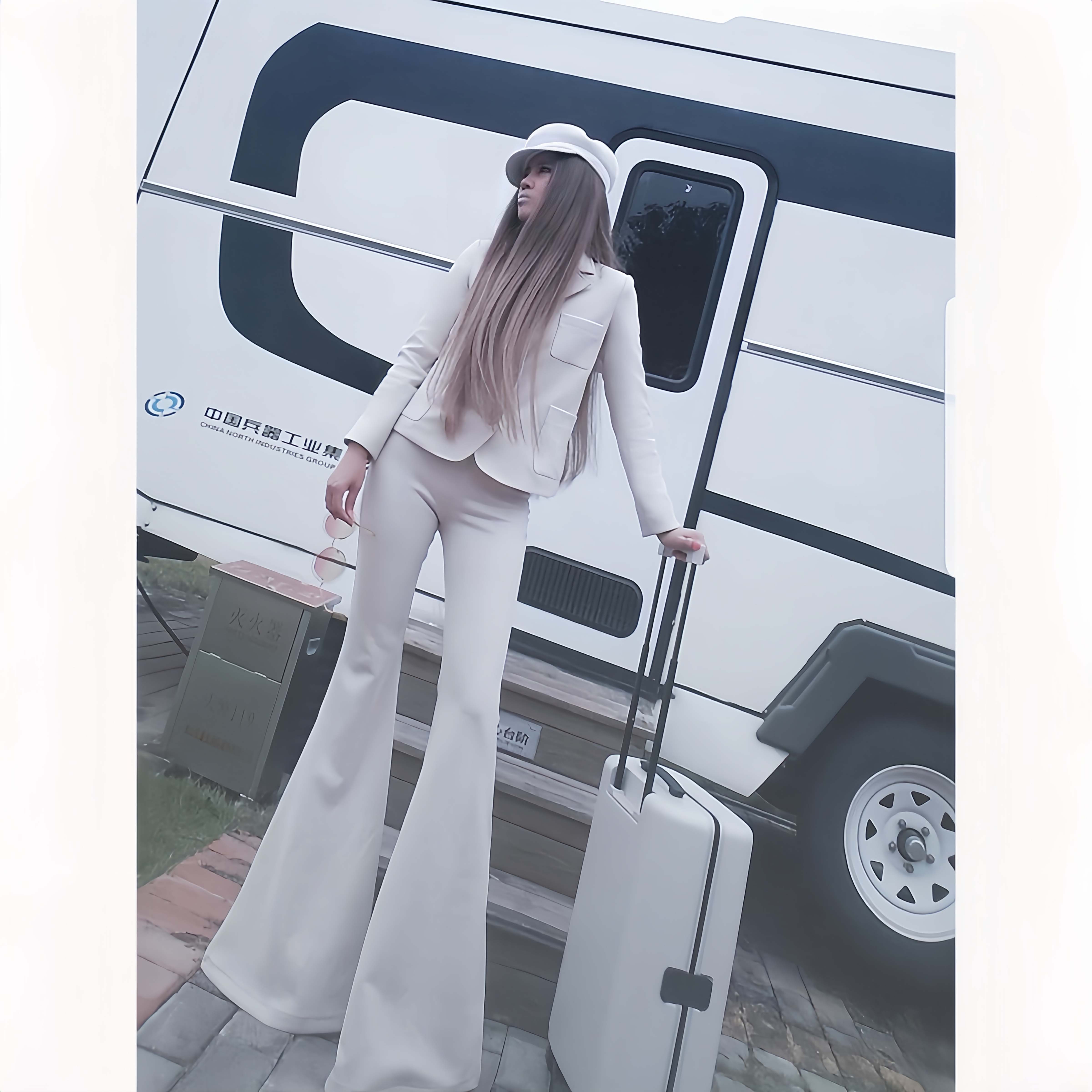 【米白色大喇叭裤】AOAOMISSSHOP鳌鳌家弹力紧身阔腿长裤