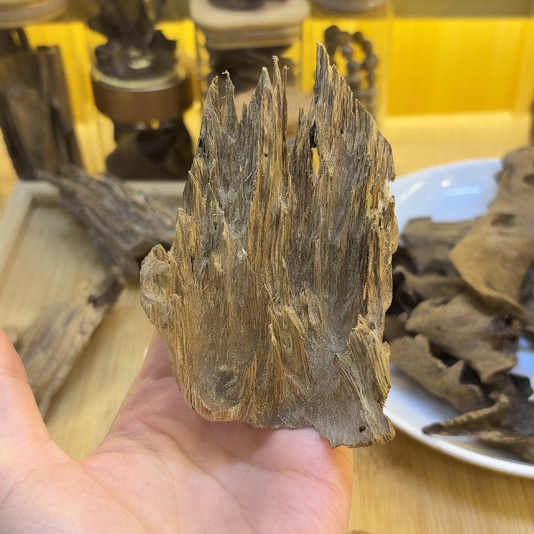 海南沉香吊口梳齿11.9克