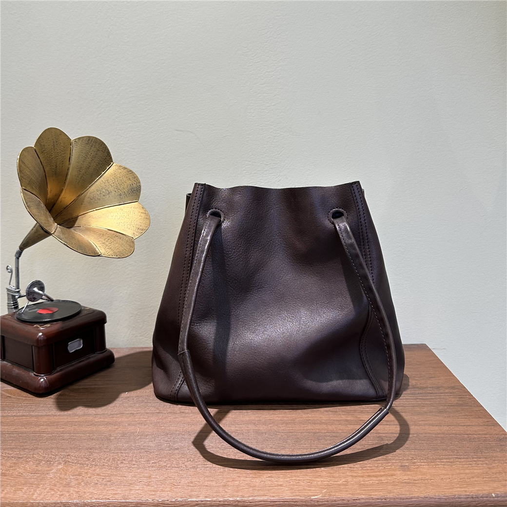复古008水桶包女包大容量植鞣头层牛皮真皮单肩包新款斜挎通勤包