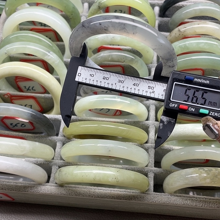 蛇纹石玉未镶嵌手镯394