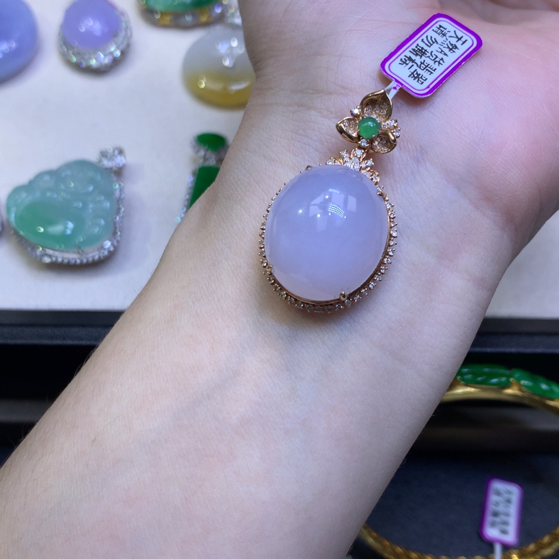 翡翠18K金镶嵌颈饰