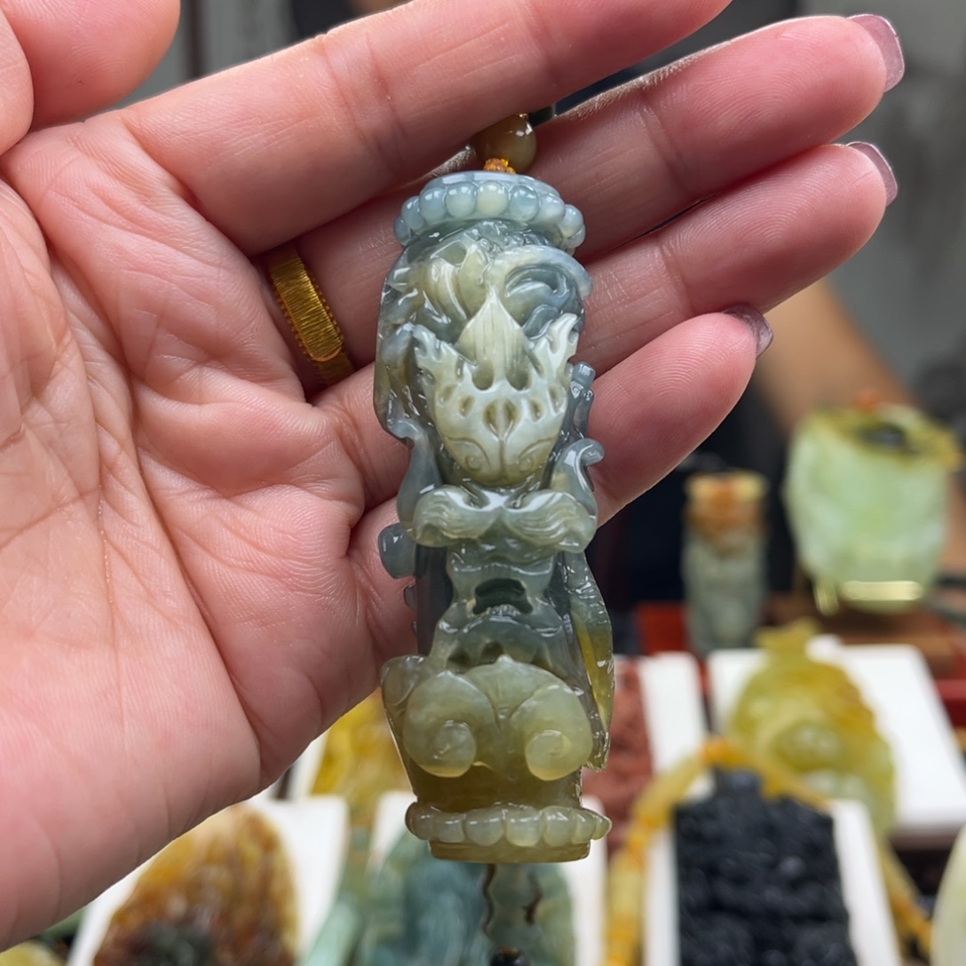 静****蛇纹石玉未镶嵌颈饰挂件