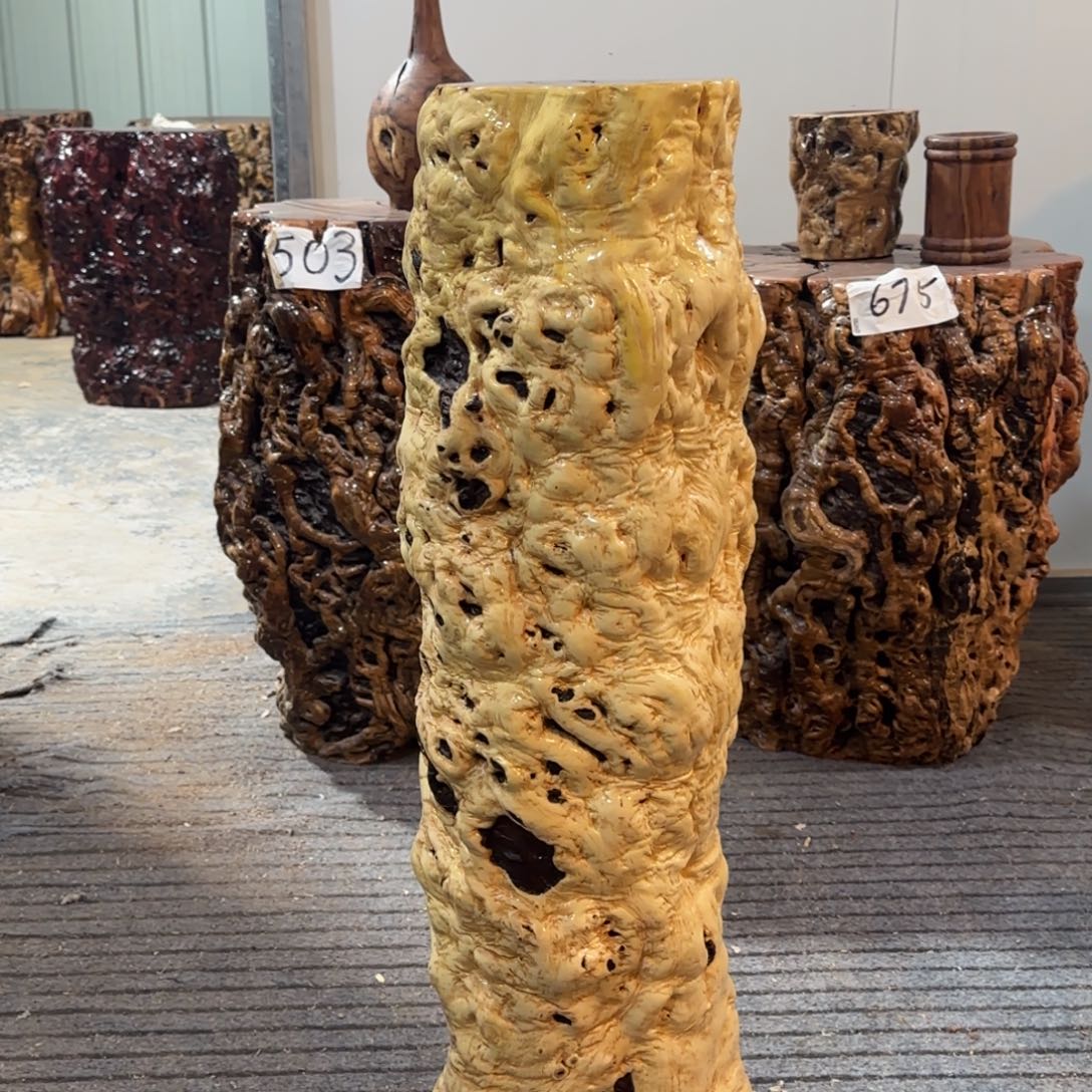 国***山龙纹鸡心枣木手工艺品 
