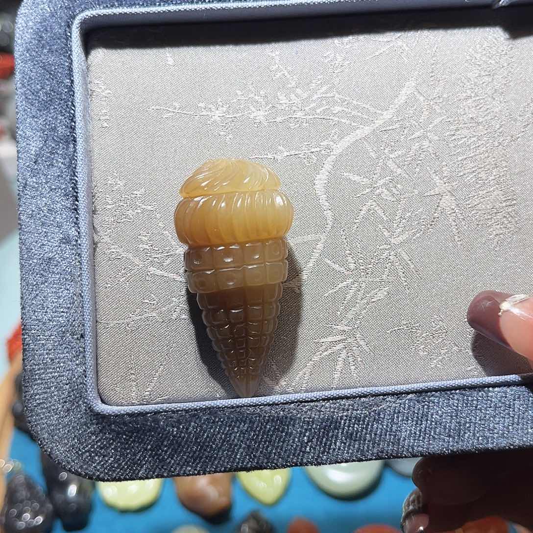 和田玉未镶嵌颈饰红糖蛋筒