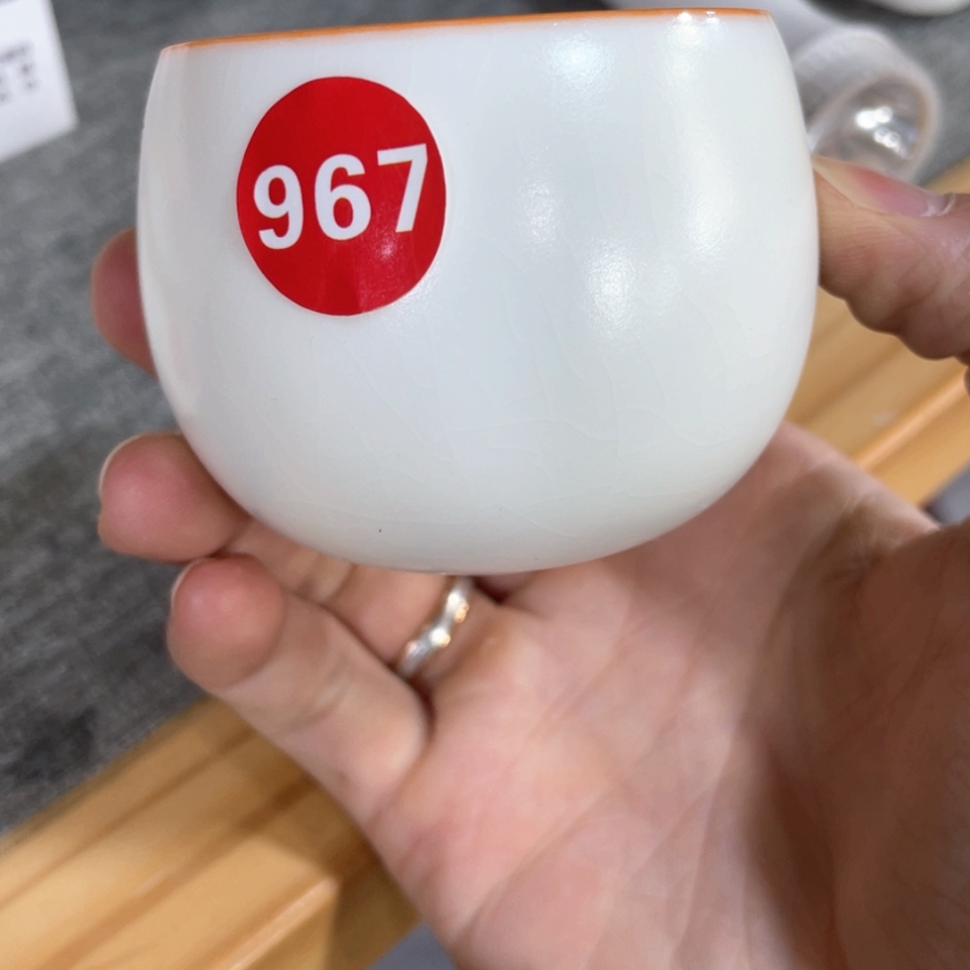 瓷片。。。。。。。。。。。。。。