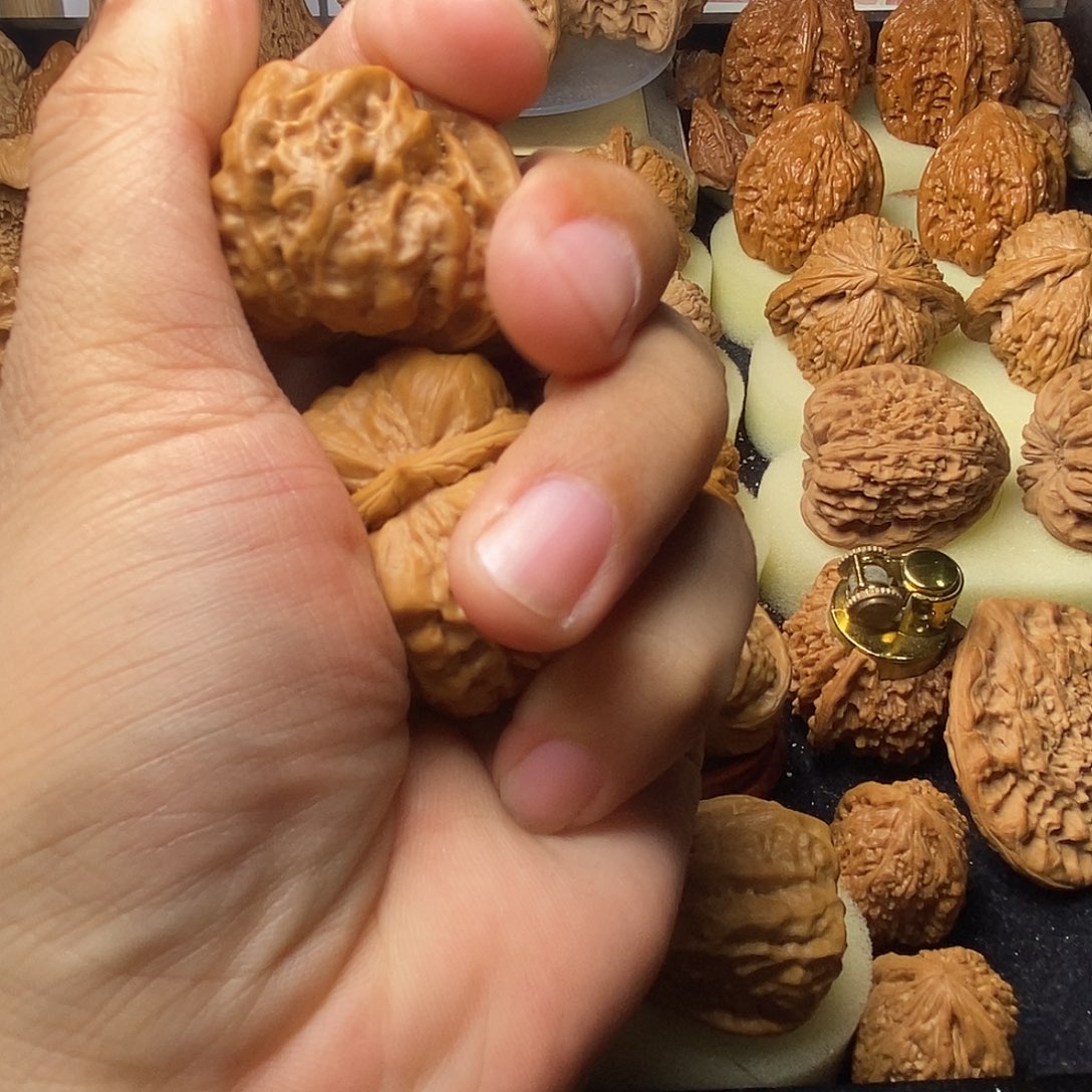 文玩核桃把件英****.蛙蛙