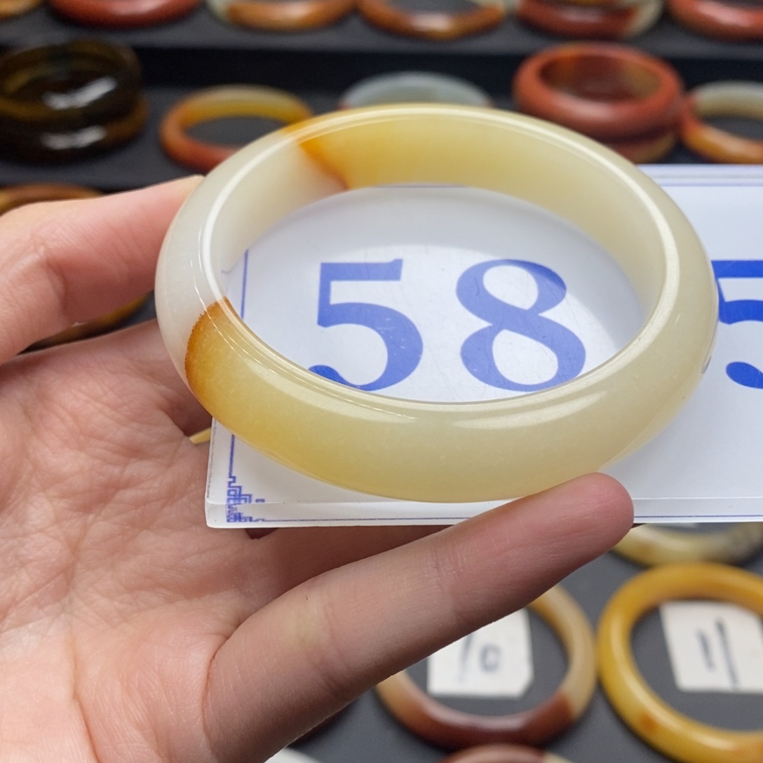 石英质玉（黄龙玉）手镯未镶嵌