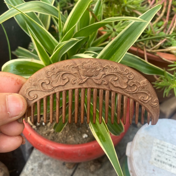 老山檀香雕花梳子
