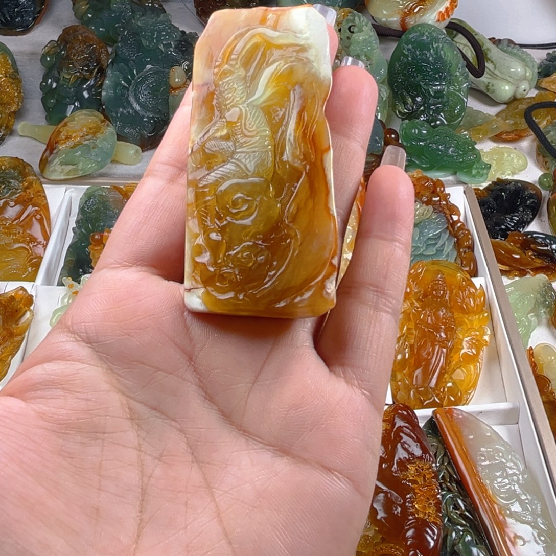 未镶嵌蛇纹石玉颈饰