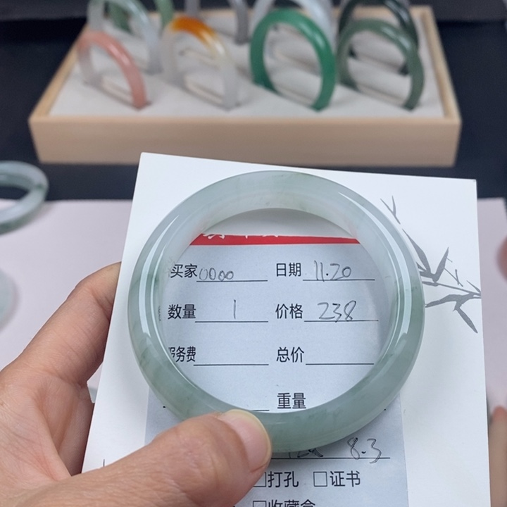 。***。石英岩玉未镶嵌手镯