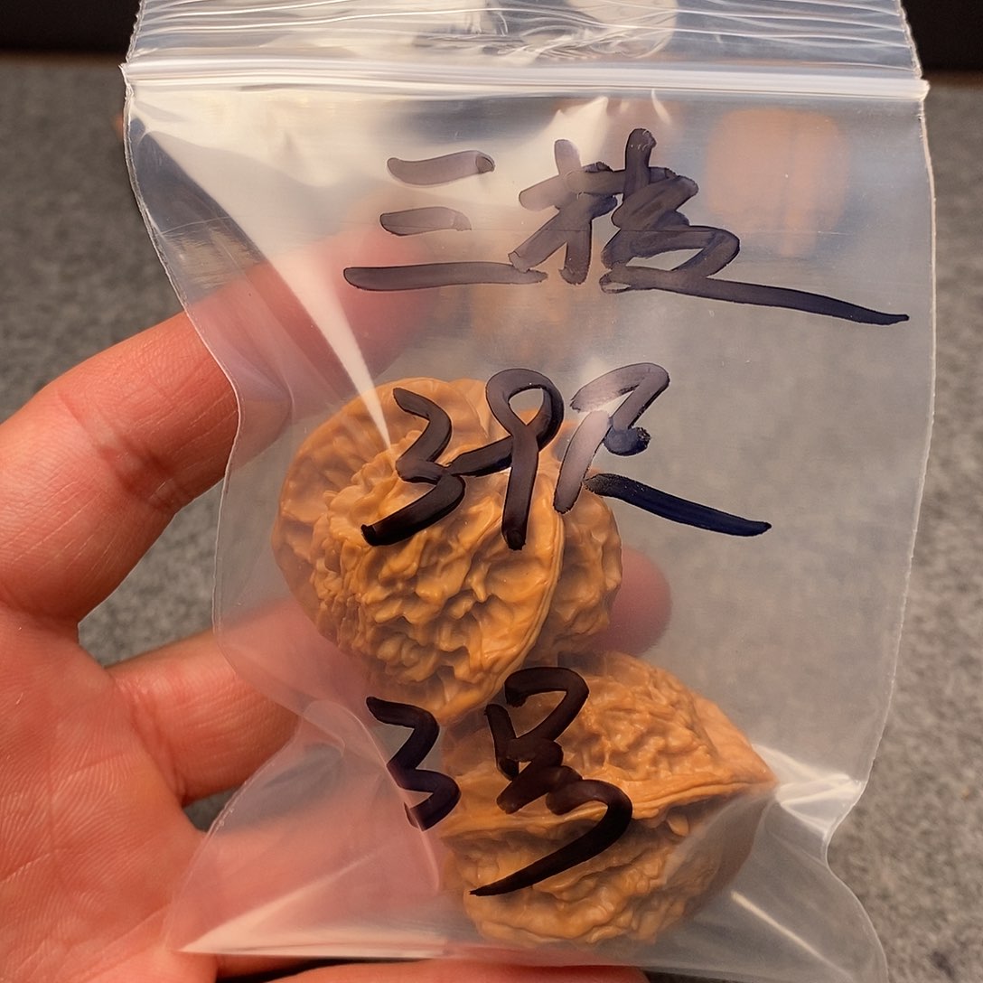 文玩核桃把件三棱