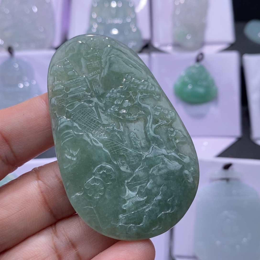 翡翠未镶嵌颈饰山水