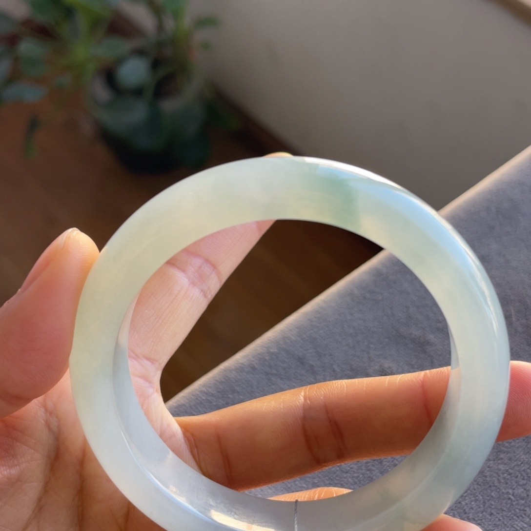 翡翠未镶嵌手镯冰润