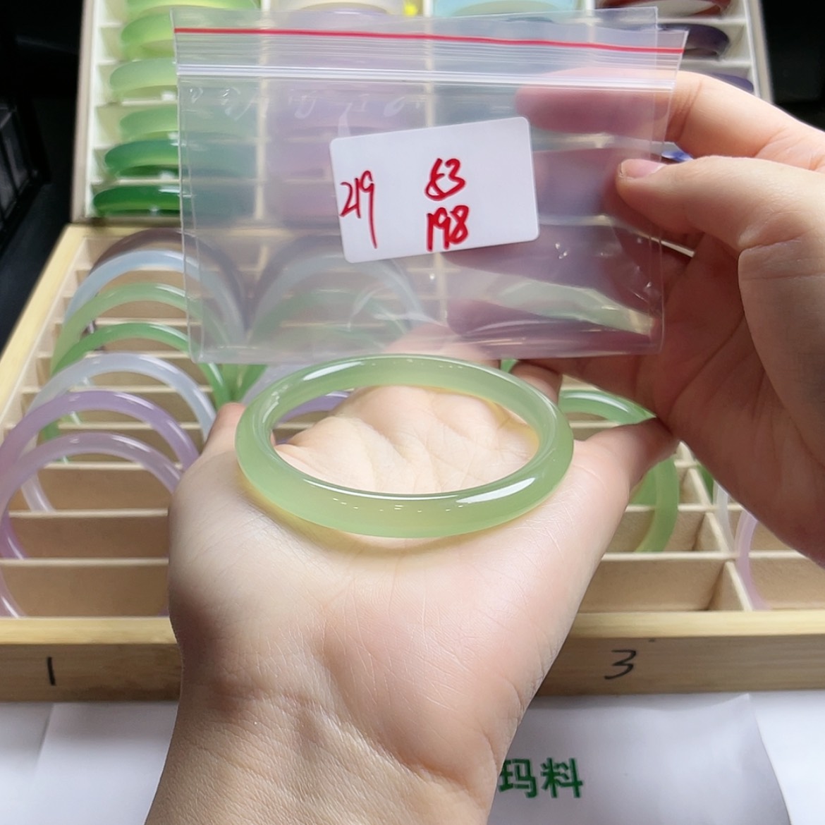 【闪购商品】玛瑙/玉髓手镯未镶嵌深***美