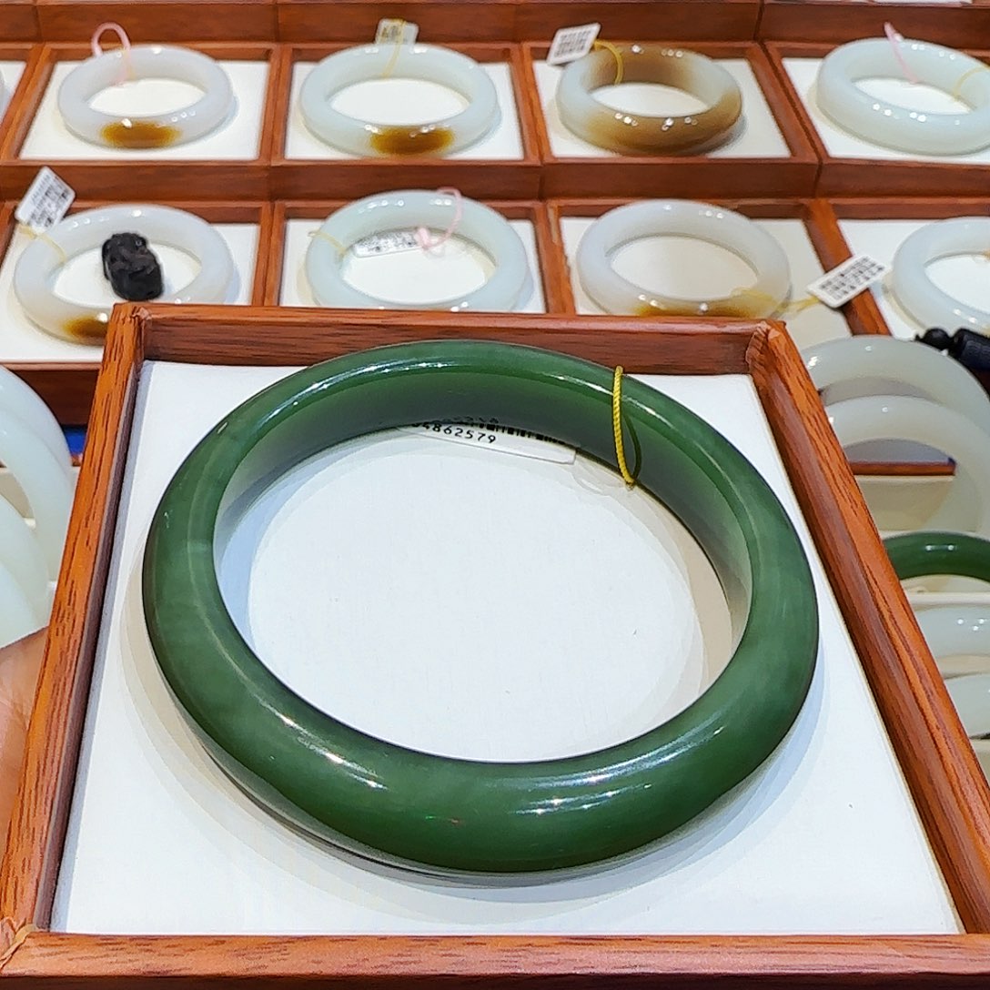 和田玉手镯未镶嵌红*老坑俄碧60