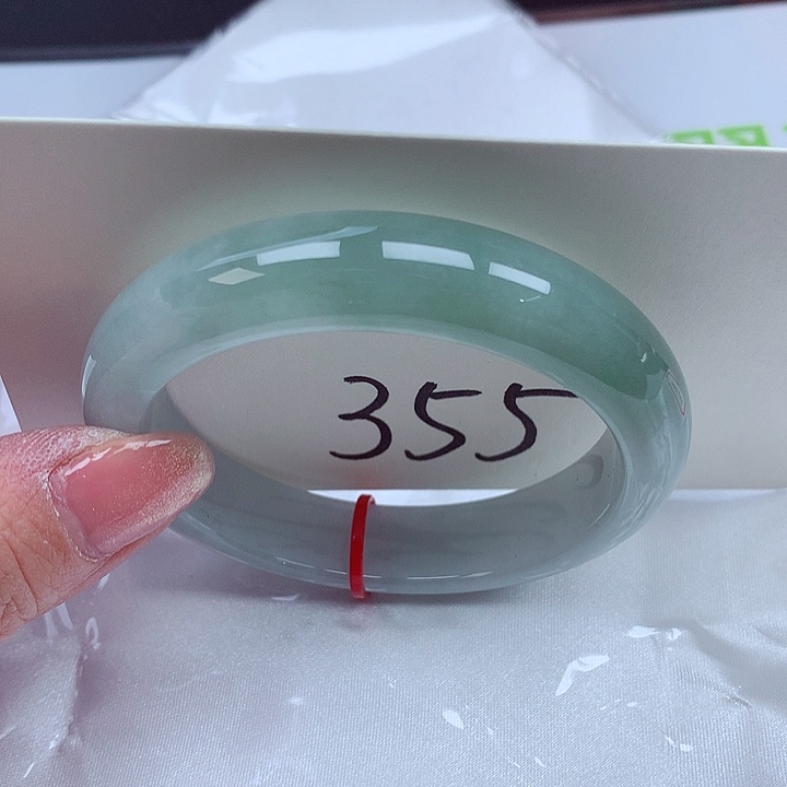 翡翠手镯未镶嵌翡翠