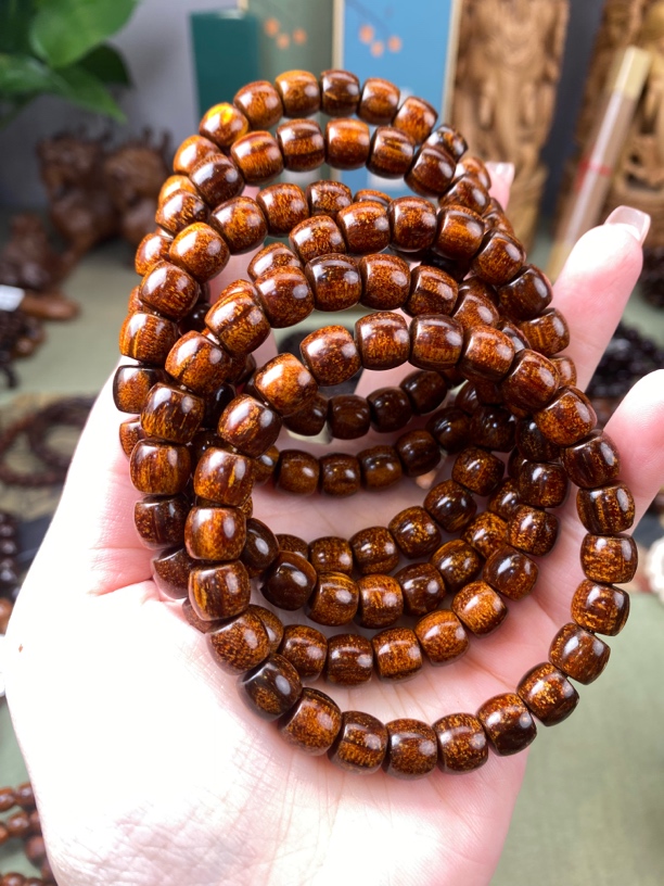 （超香龙鳞料）巴布亚贡木满油脂直切8×9单圈手串