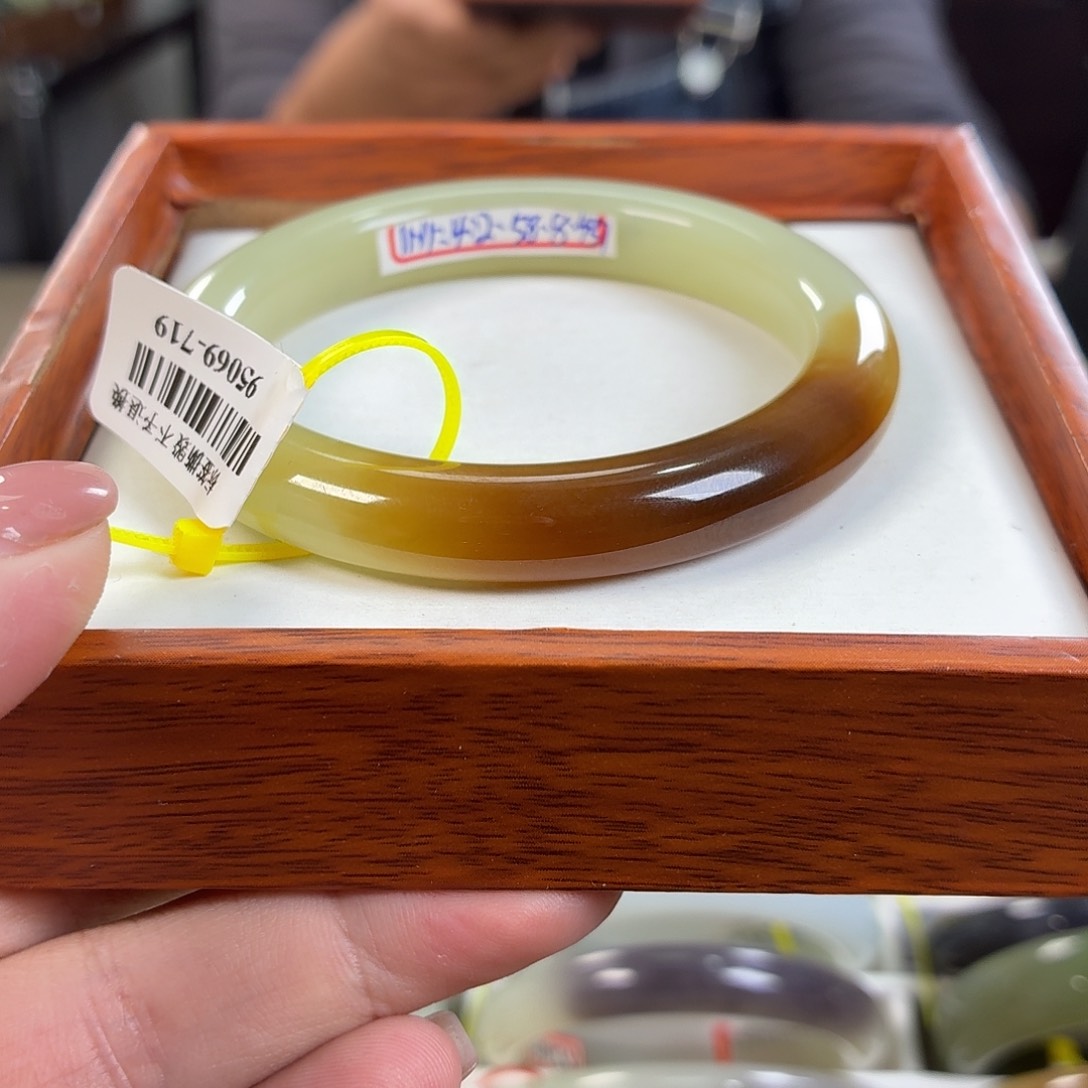 和田玉未镶嵌手镯55