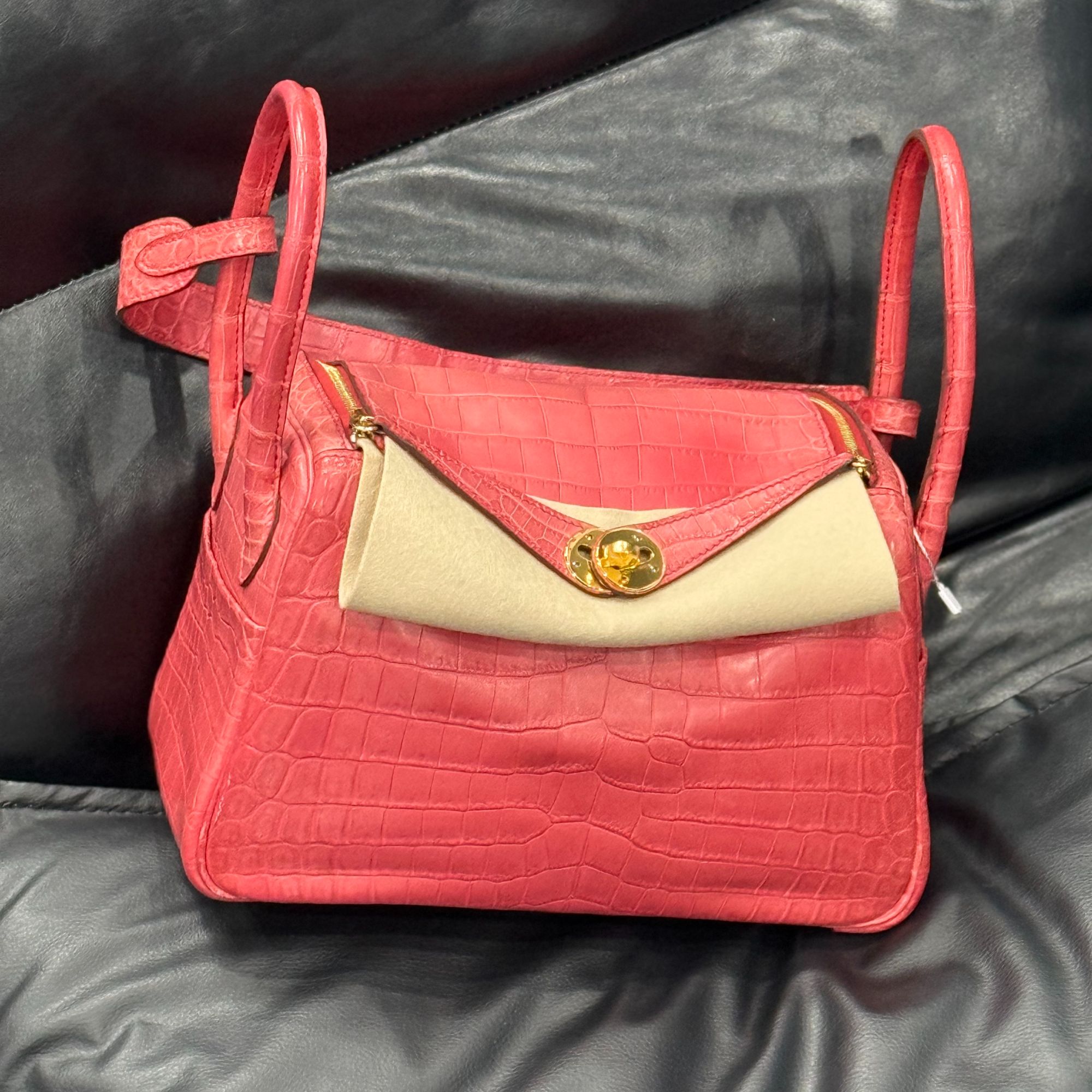 99新 Hermes/爱马仕  lindy26 杜鹃粉   金扣 雾面  框Q刻