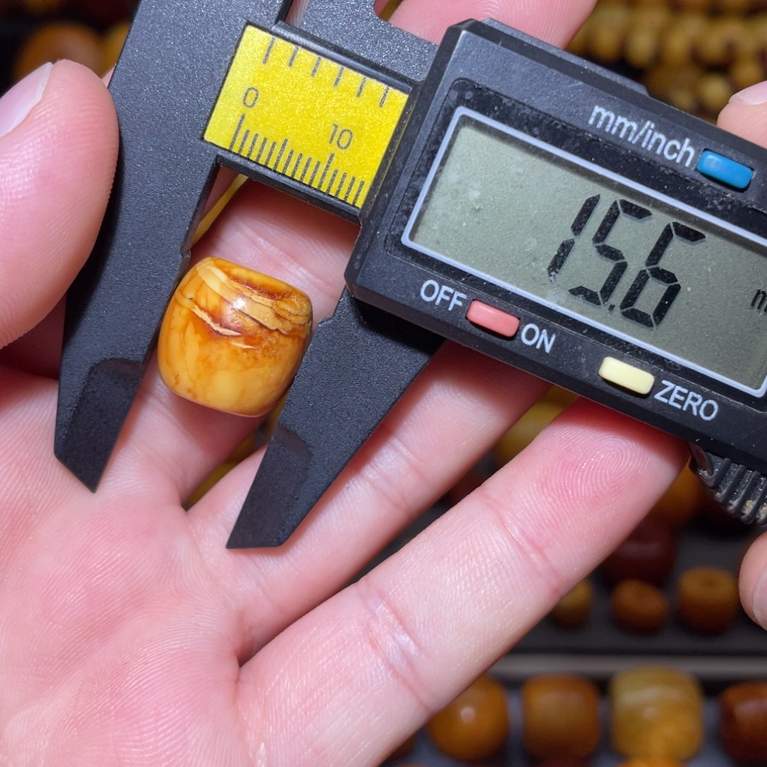 琥珀未镶嵌裸石马蹄