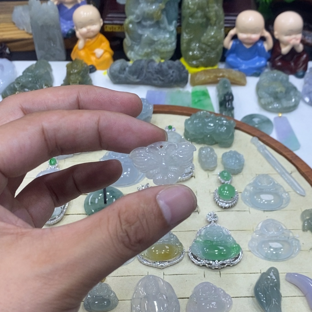 翡翠未镶嵌吊坠(不含链)蝴蝶