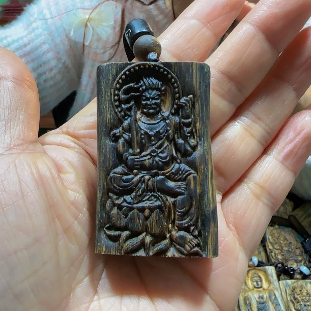 沉香吊坠夜*子海南白奇糖结沉浮老料雕刻不动明王带绳17.6克