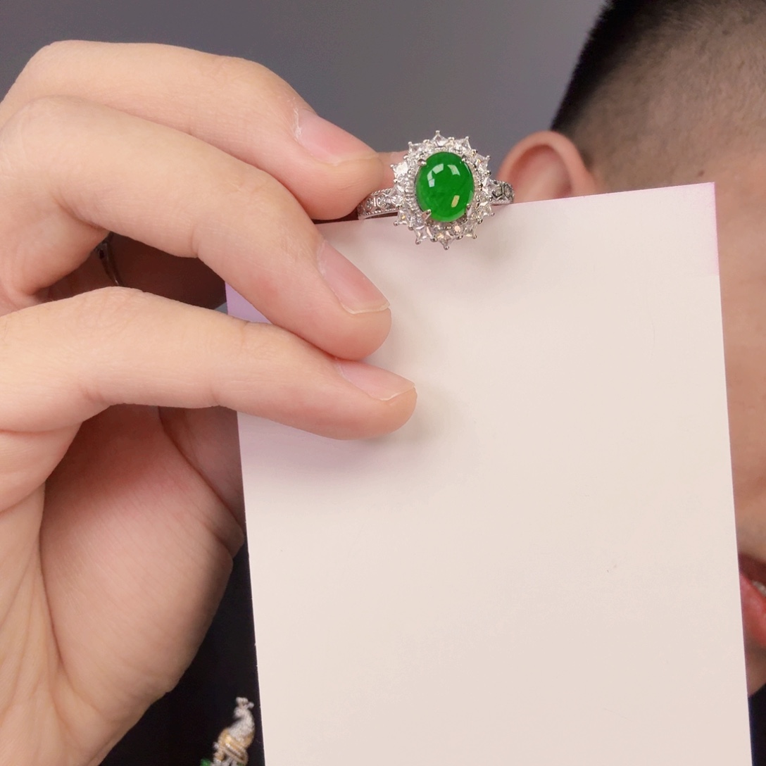 翡翠颈饰未镶嵌一件