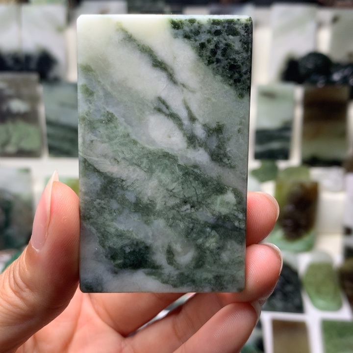 独山玉未镶嵌颈饰