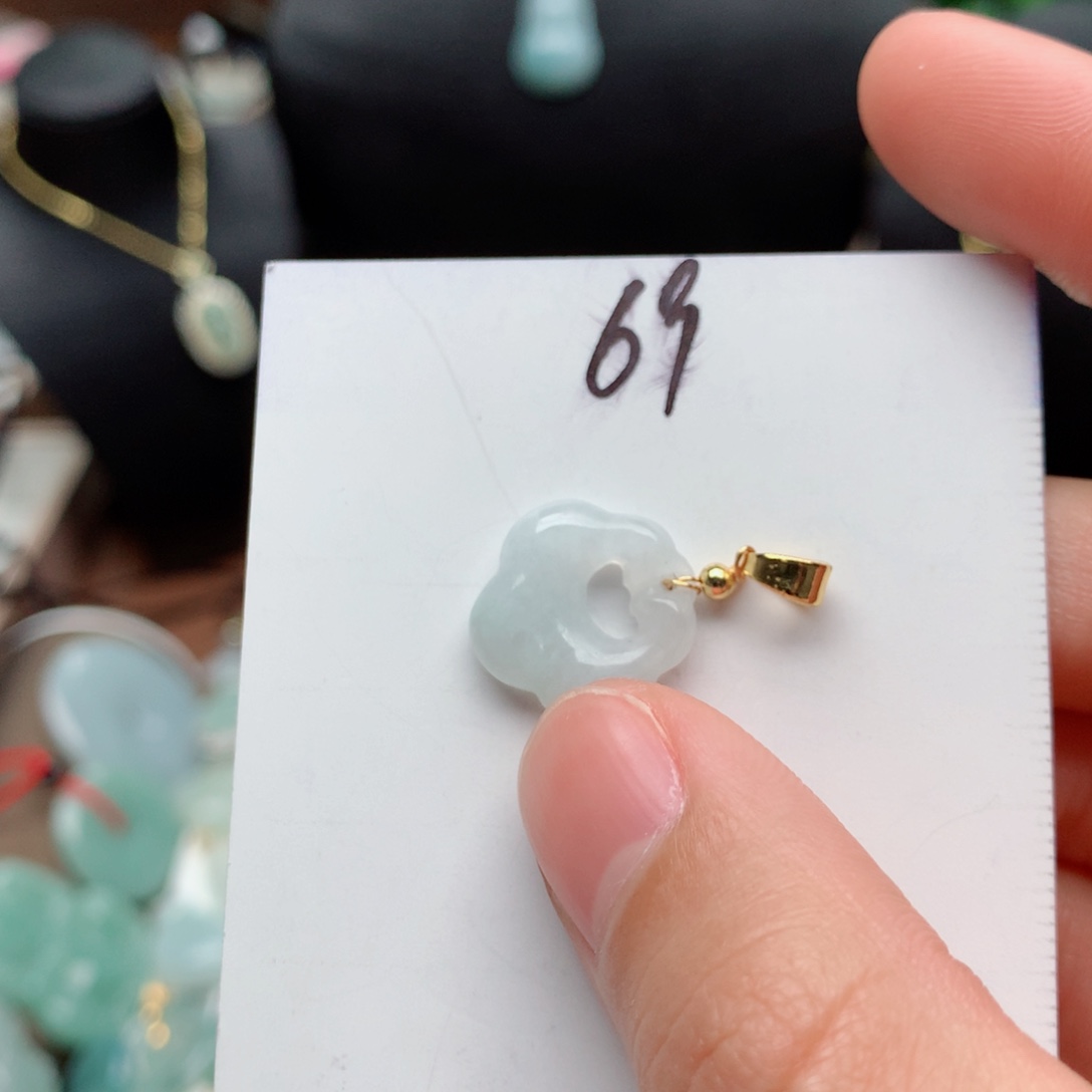 翡翠颈饰合金吊坠