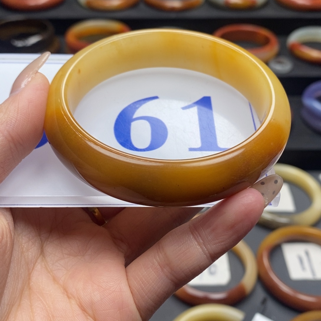 石英质玉（黄龙玉）手镯微瑕未镶嵌