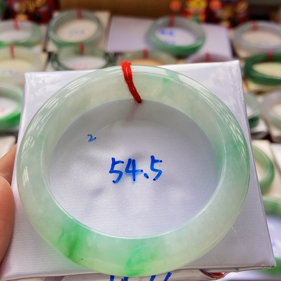 翡翠未镶嵌手镯欣**贝手镯