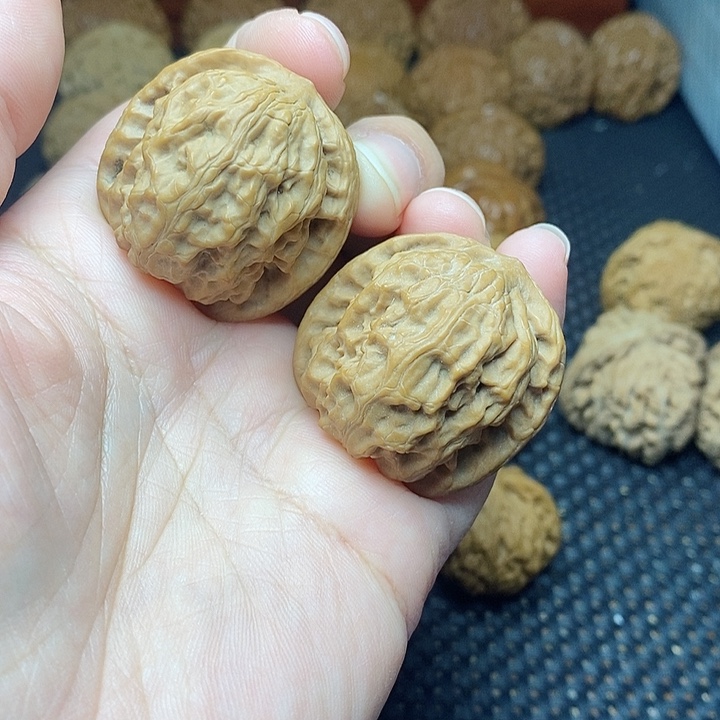 文玩核桃把件36野狼