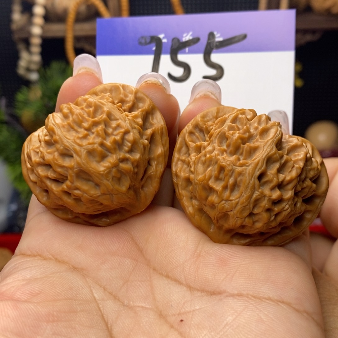 文玩核桃吊坠宫灯。全品。边40。丹