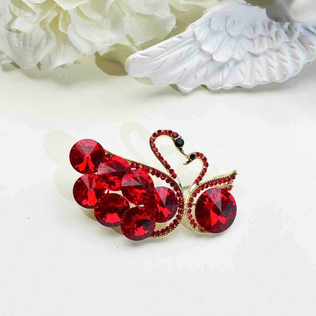 铜合金仿水晶胸针 HY2010红天鹅胸针