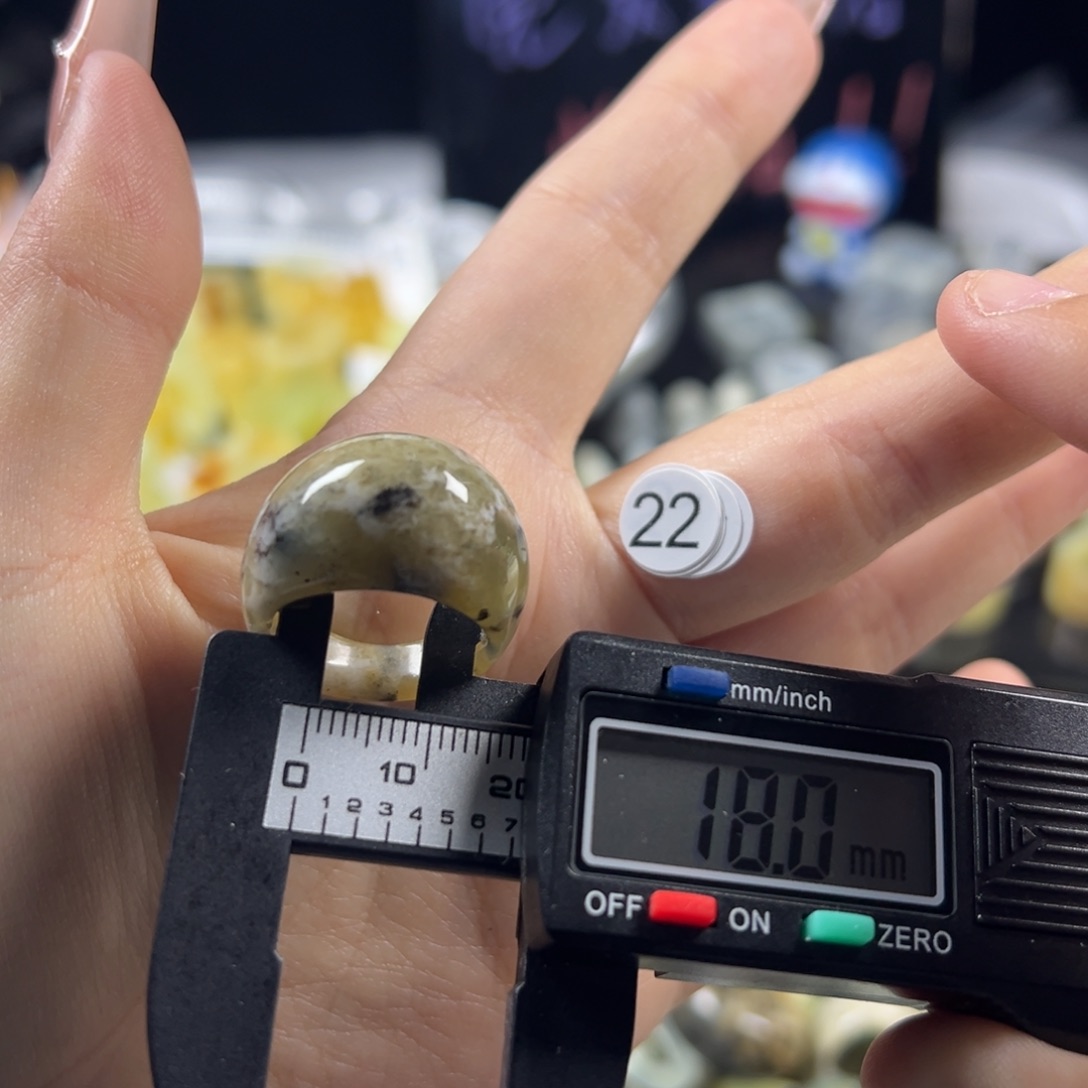 蛇纹石玉未镶嵌戒指