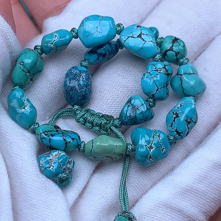 绿松石颈饰未镶嵌