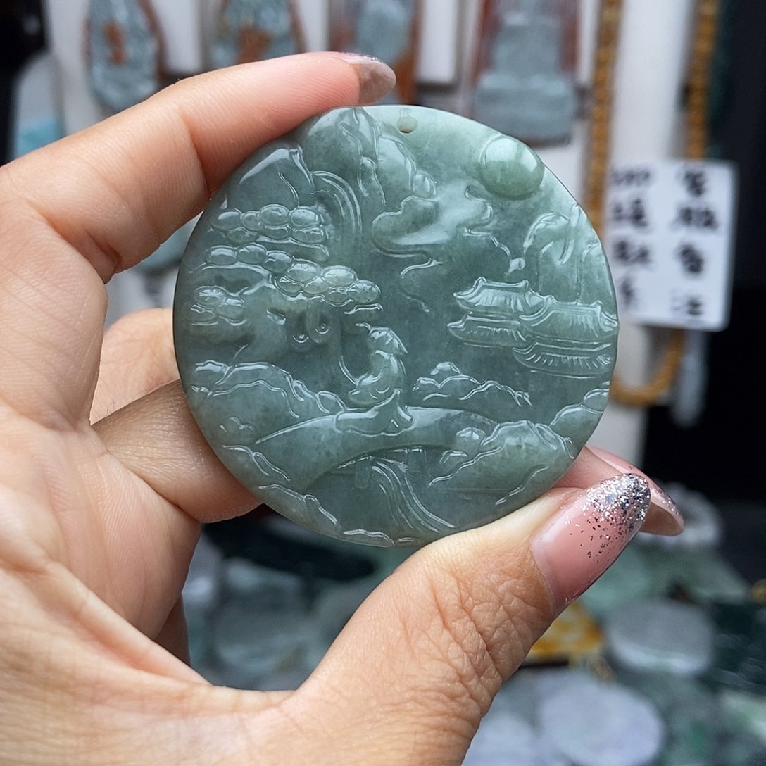 翡翠颈饰未镶嵌翡翠