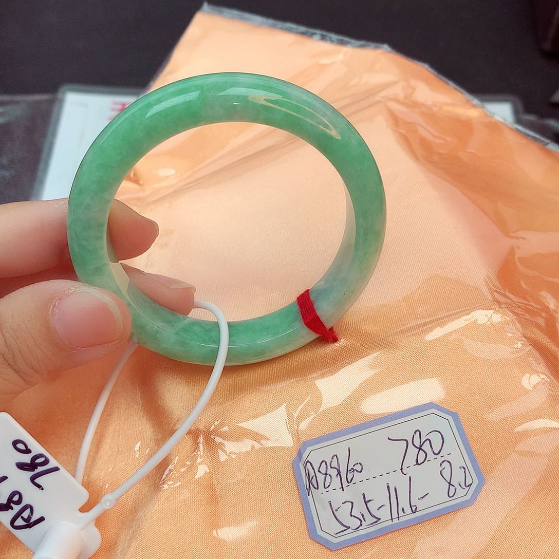 翡翠未镶嵌手镯缅甸翡翠