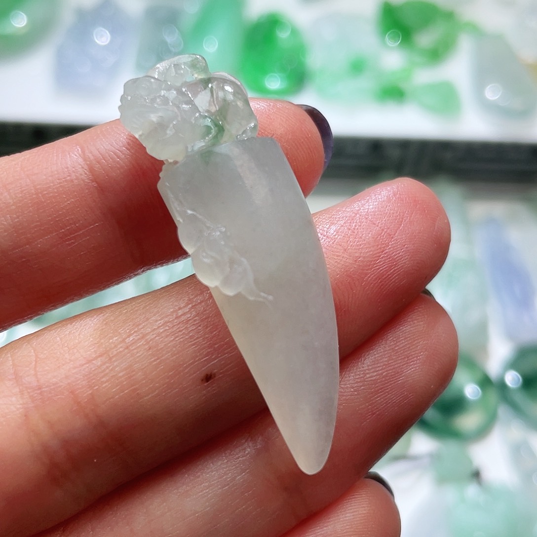 定制翡翠未镶嵌龙牙