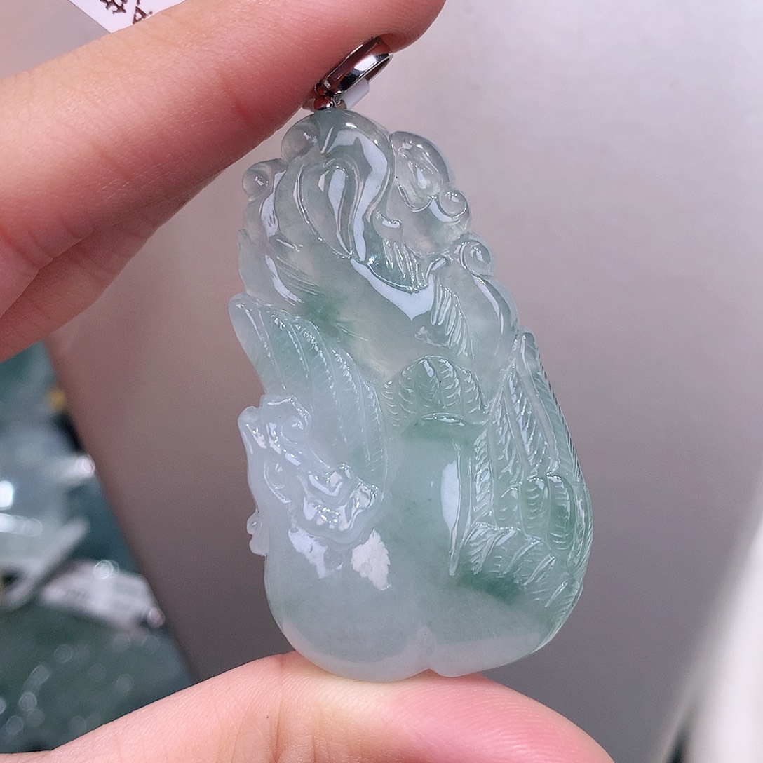 颈饰18K金镶嵌翡翠冰胶飘花凤凰