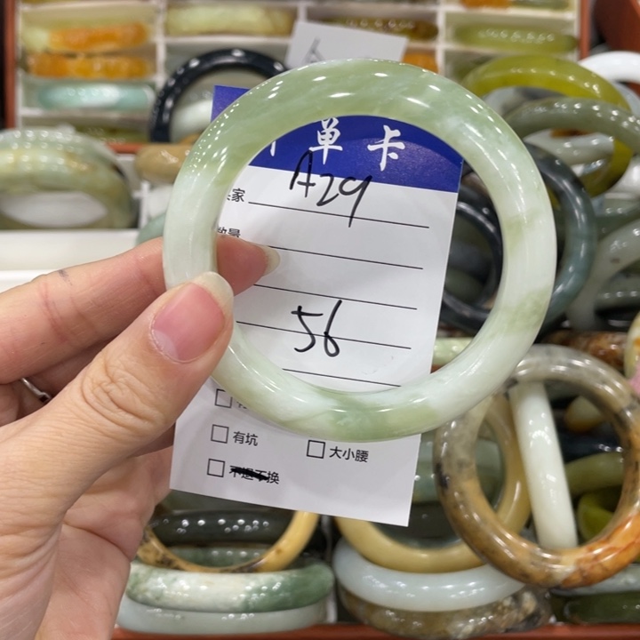 蛇纹石玉未镶嵌手镯