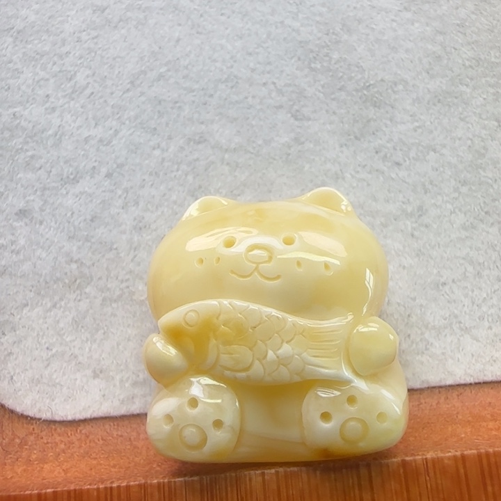 琥珀珠宝奇石未镶嵌周*兒