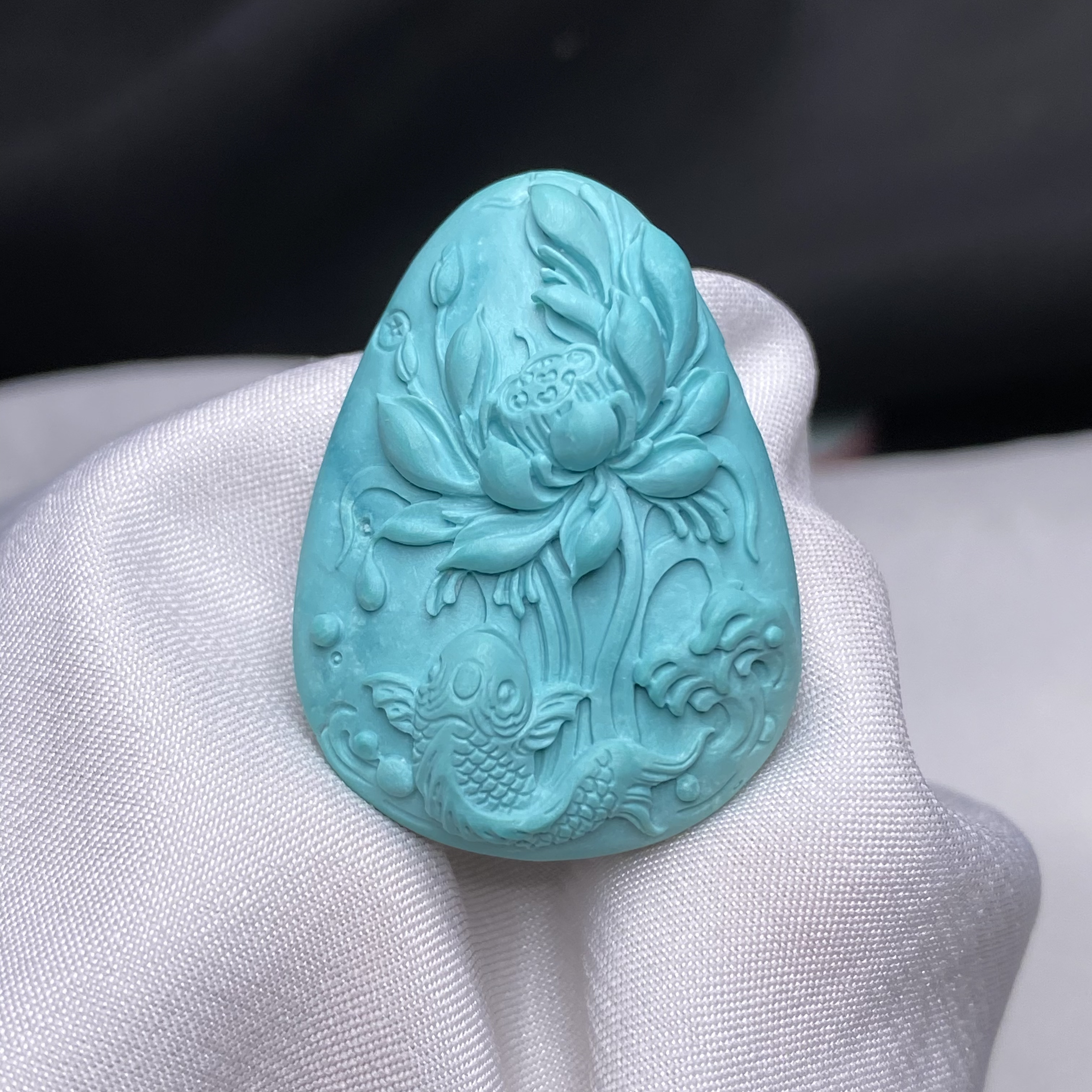 绿松石女士吊坠莲年有鱼立体精工手雕尺寸23x31x10.7mm