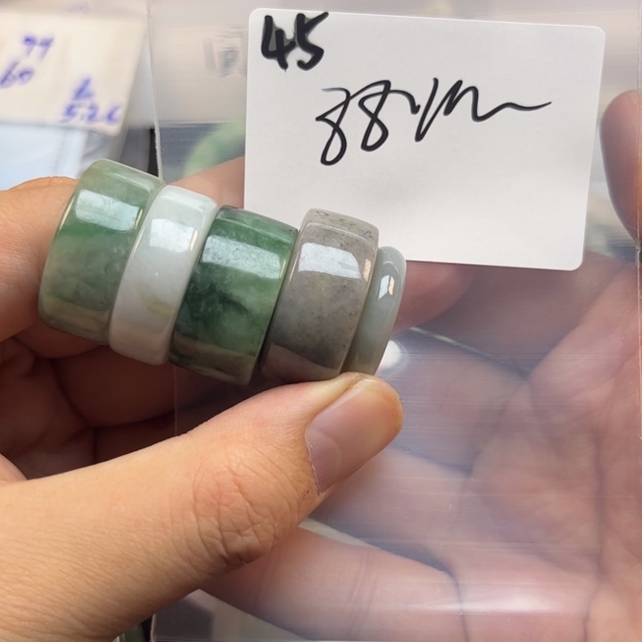 翡翠戒指未镶嵌明天