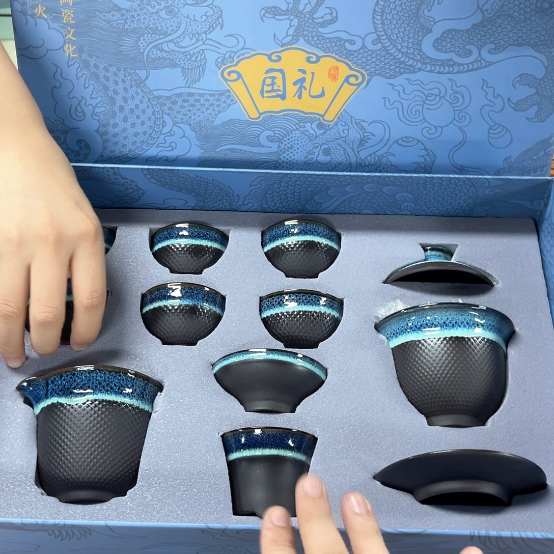 孤品茶具套装等。         