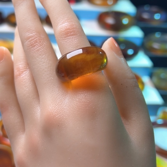 琥珀手镯未镶嵌金棕红18.7胖头戒指