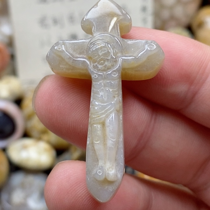 颈饰未镶嵌硅化珊瑚（珊瑚玉）小